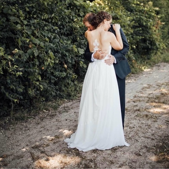 Nicole Milano Colet Italian Wedding Dress - Picture 3 of 10